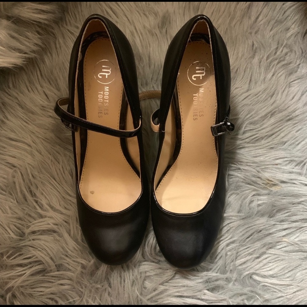 Mary Jane strip shoes